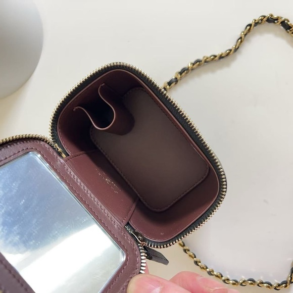 CHANEL Caviar Mini Vanity Case With Gold Chain - Picture 5 of 7
